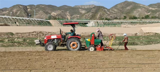 榆中县 以农业机械服务为抓手，加快推进农业社会化服务，力促现代化农业提质增效